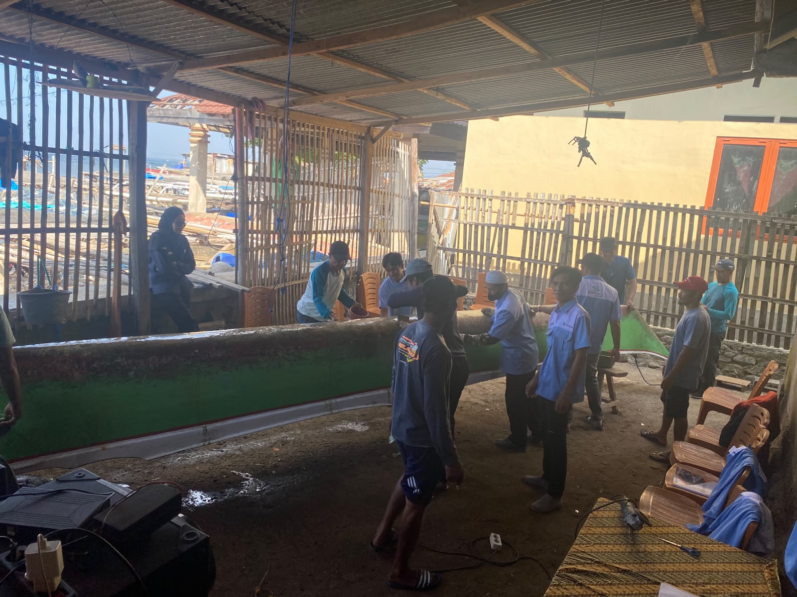 Hari Kedua Pelatihan Perahu Fiber di Lembang, Peserta Makin Terampil dan Siap Berkarya